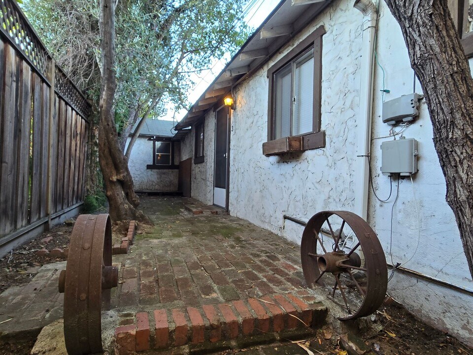 15086 Woodard Rd in San Jose, CA - Building Photo