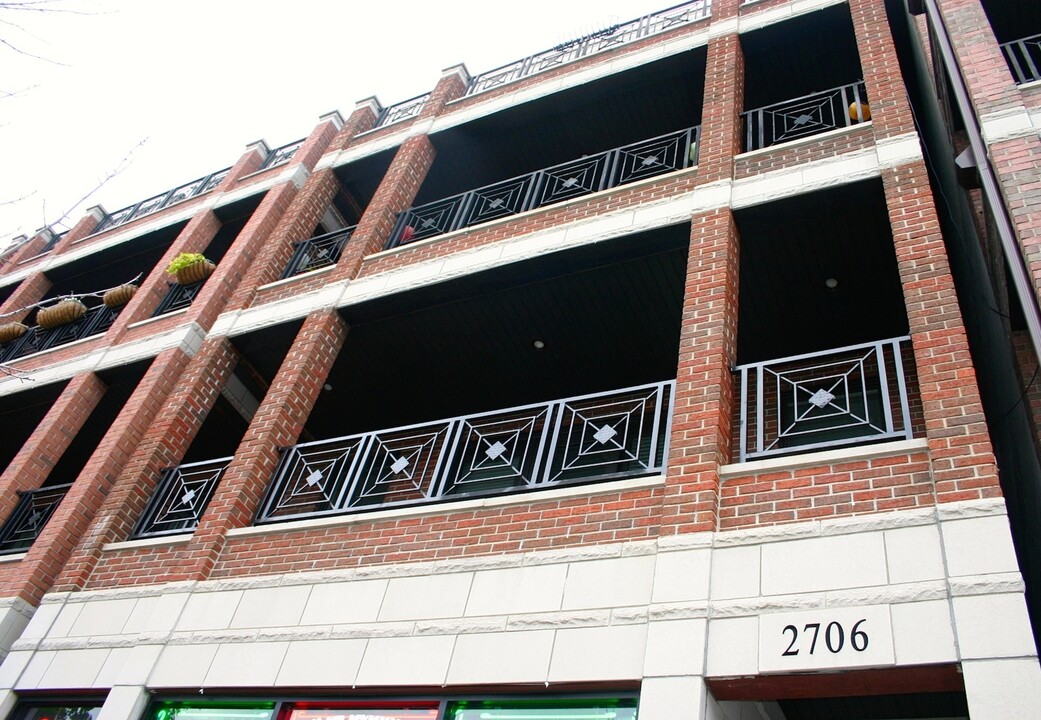 2706 W Chicago Ave-Unit -2 in Chicago, IL - Building Photo