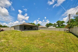 999 Commerce Rd SE in Palm Bay, FL - Building Photo - Building Photo