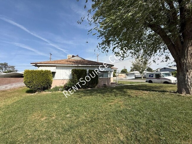 1149 W Ave H-11 in Lancaster, CA - Building Photo - Building Photo