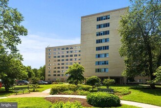 6631 Wakefield Dr in Alexandria, VA - Building Photo - Building Photo