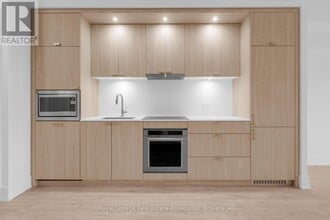 259 The Kingsway in Toronto, ON - Building Photo - Building Photo