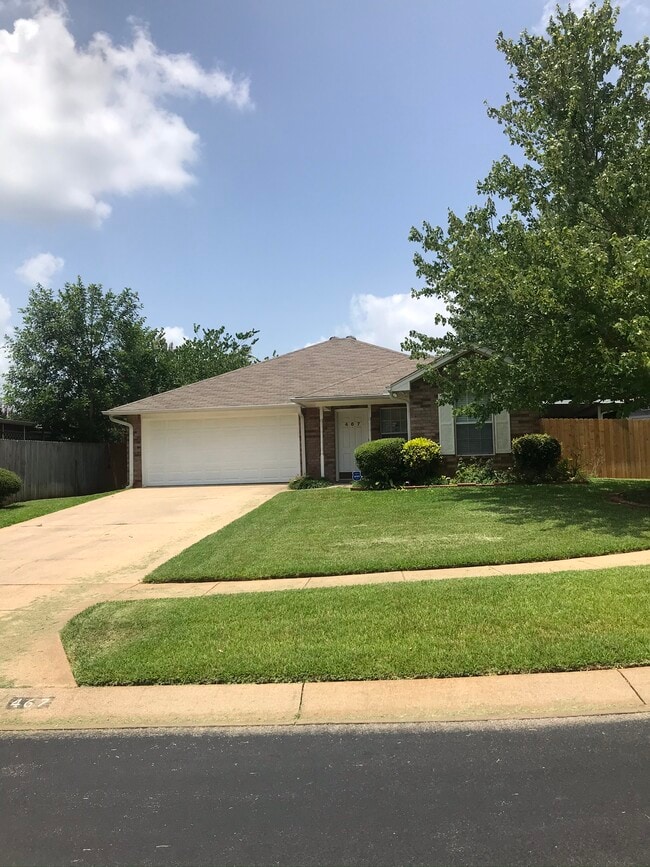 property at 467 Redbud Cir