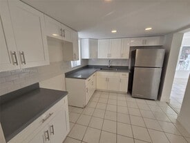 3940 NW 76th Terrace in Hollywood, FL - Building Photo