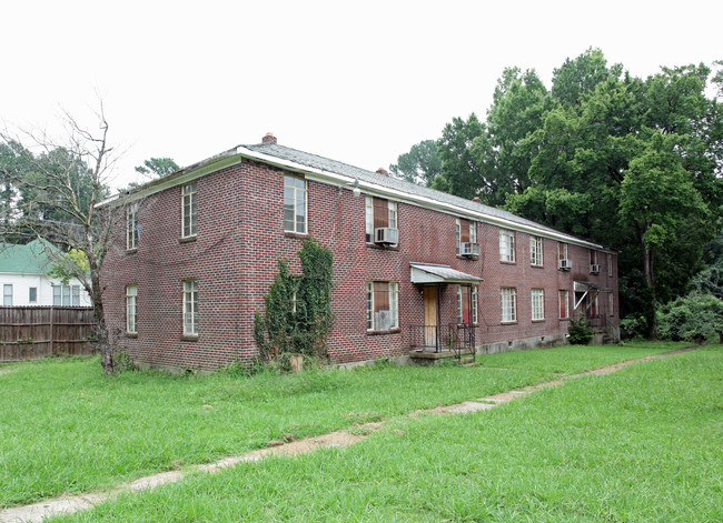 1304 E Broadway Ave in Forrest City, AR - Foto de edificio - Building Photo