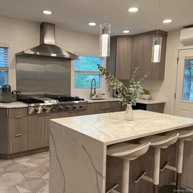 property at 711 Pelhamdale Ave