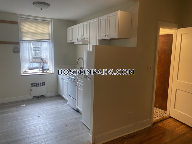 126 Warren St in Boston, MA - Building Photo - Building Photo