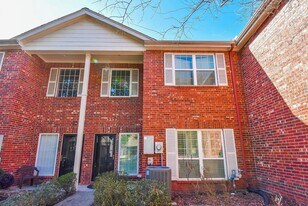 13646 Garden Grove Ct in Houston, TX - Building Photo