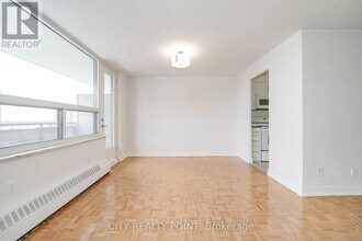 6200 Bathurst St in Toronto, ON - Building Photo - Building Photo