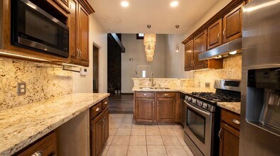 2445 Monarch Dr in Laredo, TX - Building Photo - Building Photo