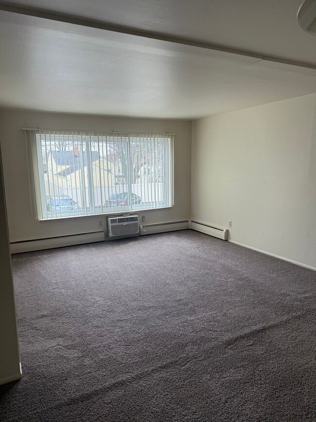 Royal Park Apartments in Taylor, MI - Building Photo - Building Photo