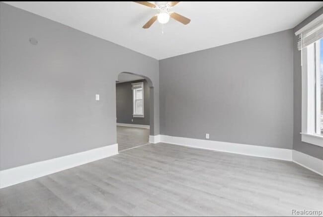 property at 3415 E Canfield St