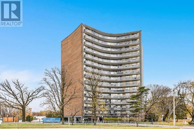 4340 Bloor St W in Toronto, ON - Building Photo - Building Photo