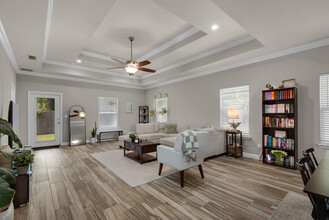 66 Brenda Ln in Mary Esther, FL - Building Photo - Building Photo