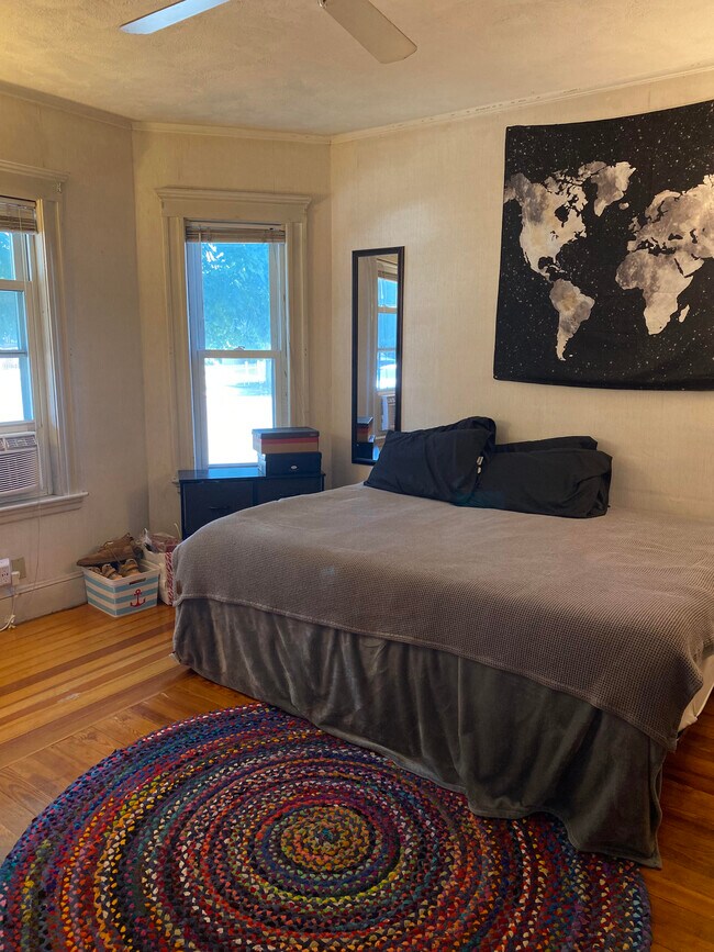 27 Bowdoin St, Unit 1 in Medford, MA - Foto de edificio - Building Photo