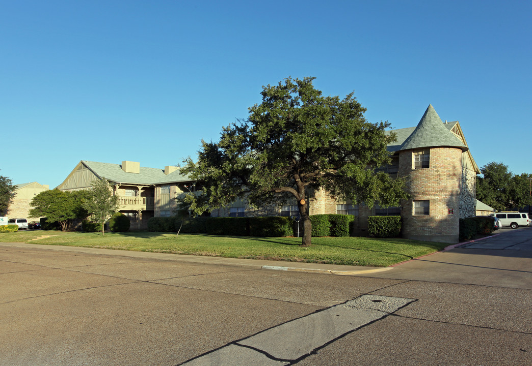 Camelot Apartments Photo