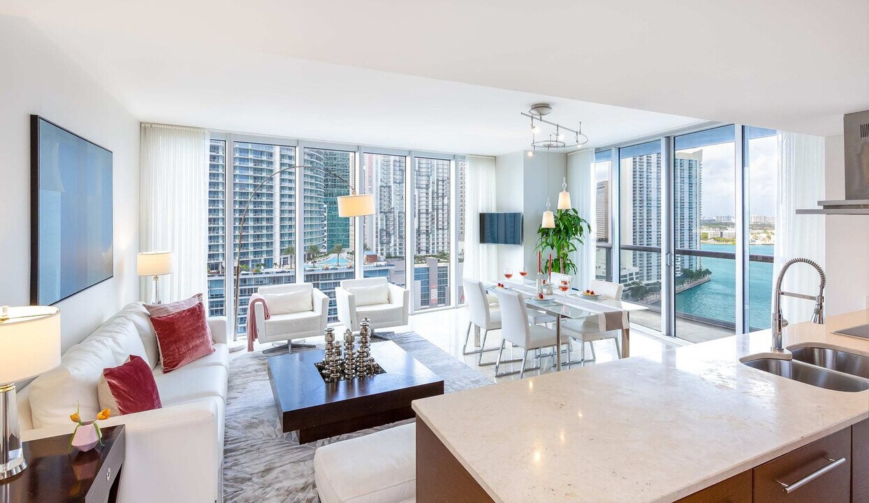 485 Brickell Ave in Miami, FL - Building Photo