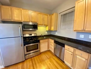 1024 W Leland Ave, Unit 3W in Chicago, IL - Foto de edificio - Building Photo