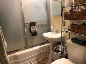 1010 NW Fisk St, Unit Upper in Pullman, WA - Building Photo - Building Photo