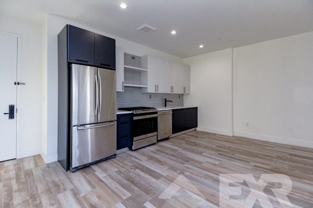 8 Fairview Pl in Brooklyn, NY - Building Photo - Building Photo