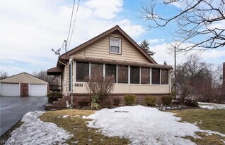 2767 W Liberty St in Girard, OH - Building Photo