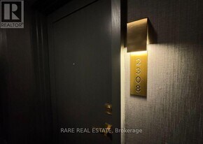 50 Charles St E in Toronto, ON - Building Photo