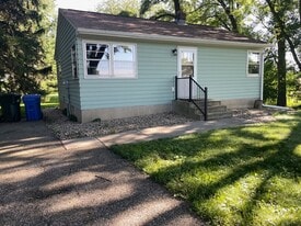 7127 Elderberry Rd in Middleton, WI - Building Photo