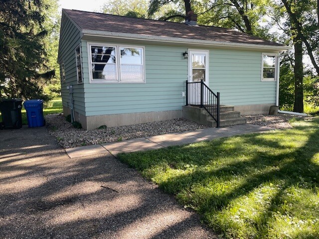 7127 Elderberry Rd in Middleton, WI - Foto de edificio