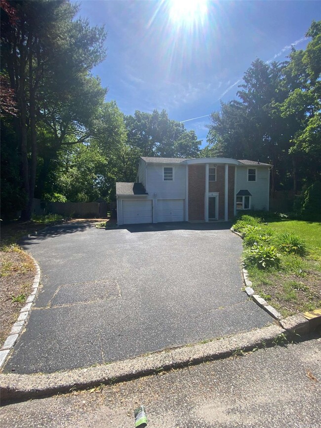 15 Beach Ave in Port Jefferson Station, NY - Building Photo - Building Photo