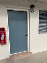 6055 NW 37th St in Virginia Gardens, FL - Foto de edificio - Building Photo