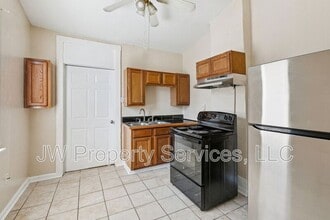 2400 Dumaine St in New Orleans, LA - Foto de edificio - Building Photo