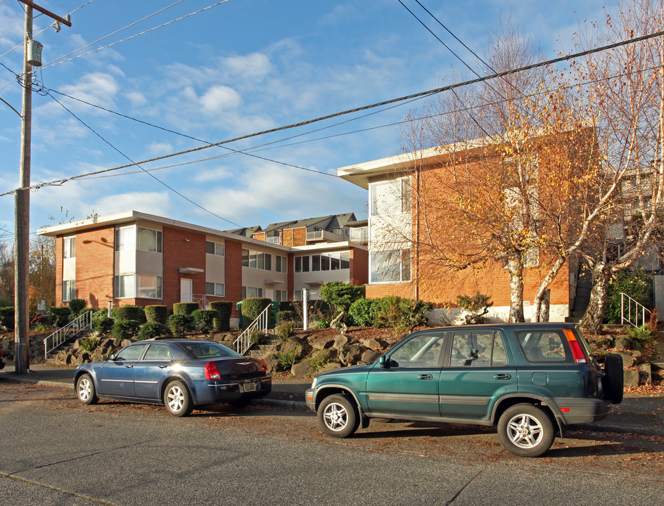 Woodland Park Apartments in Seattle, WA - Building Photo