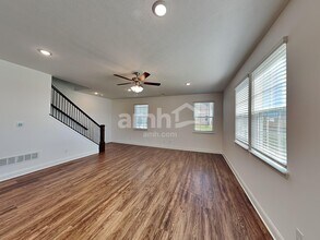 1087 Castor Dr in Sunbury, OH - Foto de edificio - Building Photo