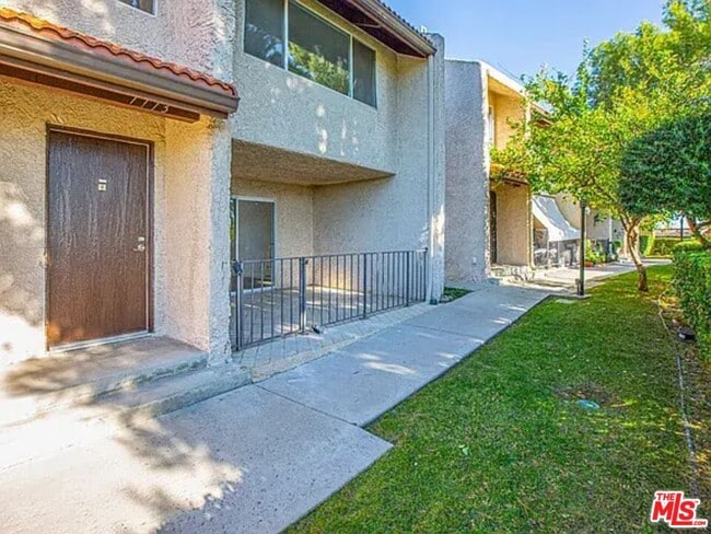 7773 Vía Ronaldo in Burbank, CA - Building Photo - Building Photo