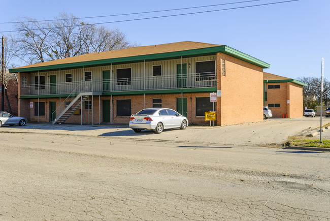 Avenue A/Central Apartments in Denton, TX - Building Photo - Building Photo