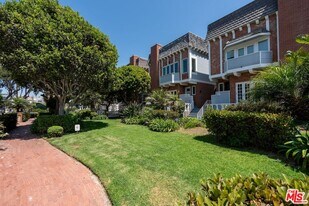 20 Ketch St in Marina Del Rey, CA - Building Photo