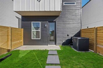 1466 Ferguson Way, Unit B in Houston, TX - Building Photo - Building Photo