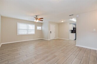 1070 Emerald Dr in Mount Dora, FL - Building Photo - Building Photo