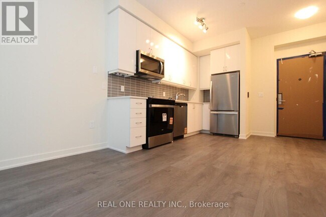 38 Annie Craig Dr in Toronto, ON - Building Photo - Building Photo
