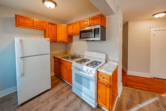 22 Warren St, Unit 14 in Lynn, MA - Building Photo - Building Photo