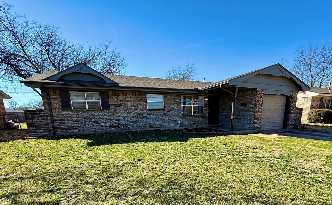 1412 Hayes St in Norman, OK - Building Photo