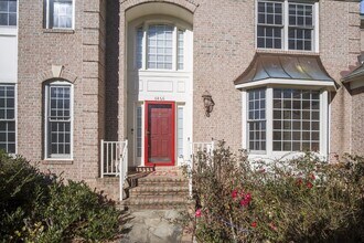 6466 Lake Meadow Dr in Burke, VA - Building Photo - Building Photo