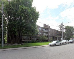 15 Mallory Cres Apartments