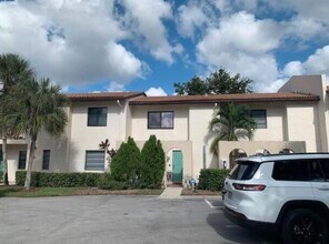 21820 Cypress Cir in Boca Raton, FL - Building Photo - Building Photo