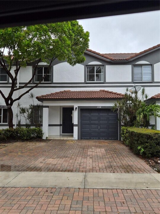 2488 NW 99th Way in Sunrise, FL - Building Photo