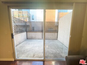 156 S Oak Knoll Ave-Unit -307 in Pasadena, CA - Building Photo - Building Photo