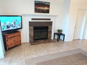 1620 1/4 York Dr in Vista, CA - Foto de edificio - Building Photo