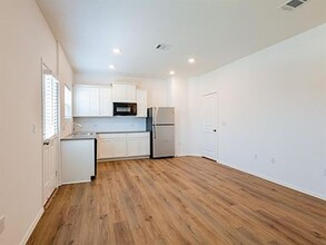 10217 Prague Ct in Austin, TX - Building Photo - Building Photo