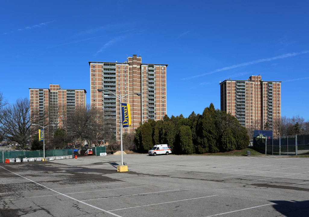 Westpark Apartments in Philadelphia, PA - Foto de edificio