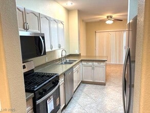 9623 Lame Horse Dr in Las Vegas, NV - Building Photo - Building Photo